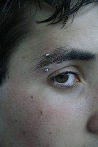 Piercing Ceja Vertical ¡Tips y Cuidados! 【 2024